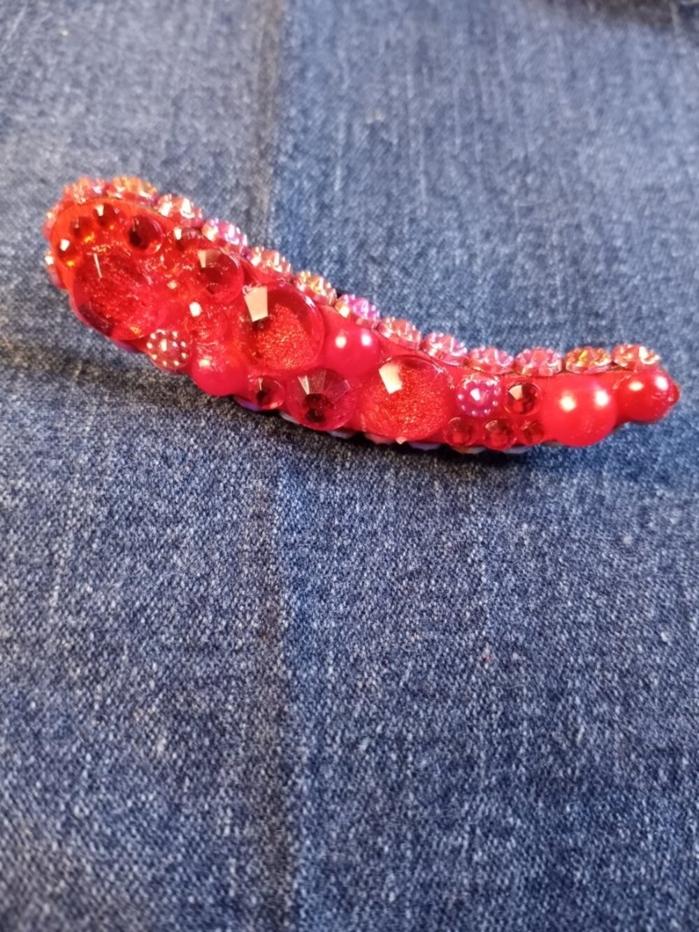 Red decoden bling brooch